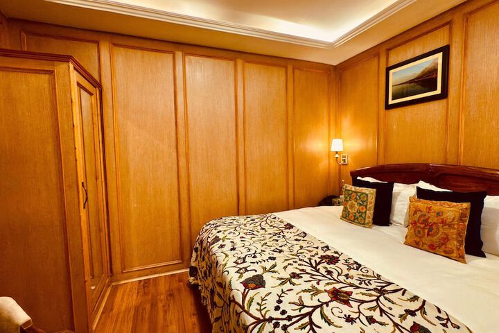 Room 2 of 47
