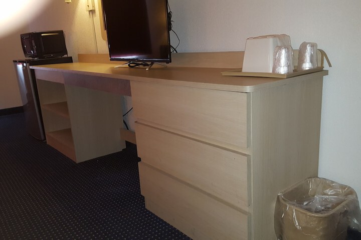 1 King Bed (2 of 8)