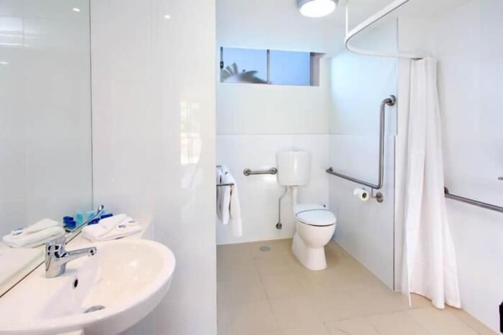Room 6 of 14