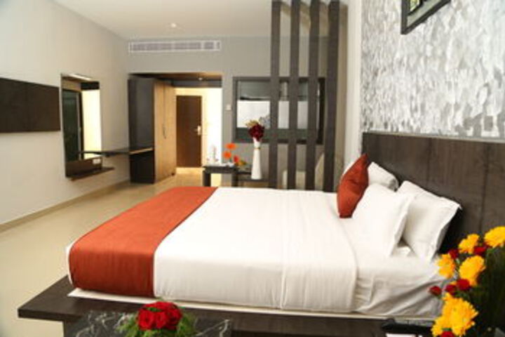 Room 2 of 10