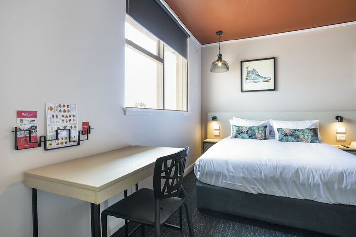 Room 9 of 34