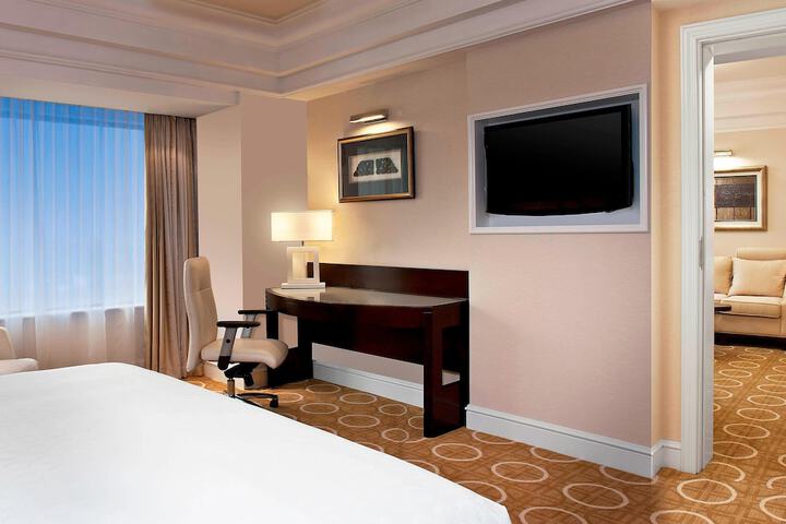 Room 17 of 77