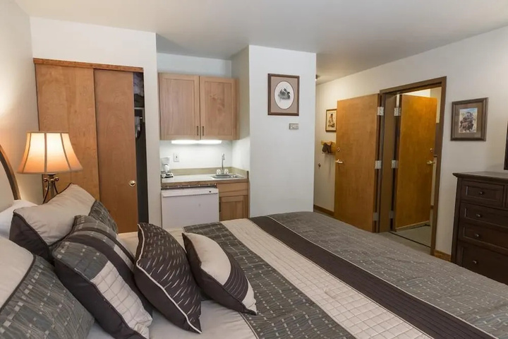 Room 3 of 10