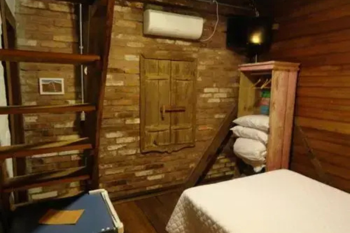 Room 5 of 14
