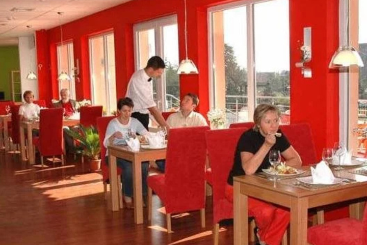Dining 11 of 15