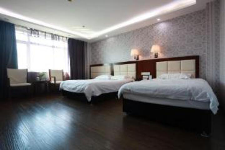 Room 8 of 10
