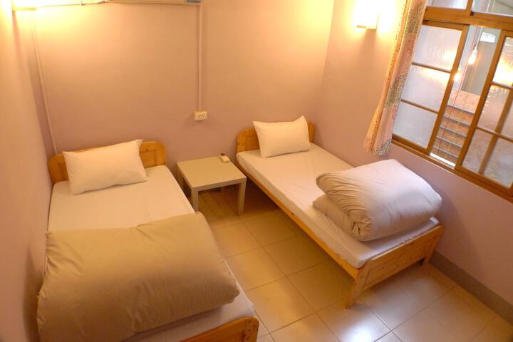 Room 12 of 43