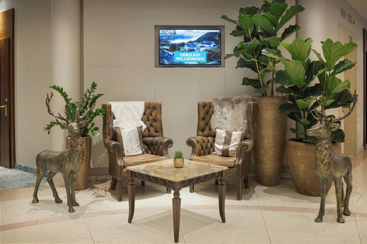 Entrance & Lobby