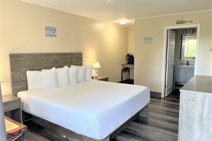 Room 6 of 136