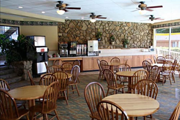 Breakfast/Coffee Service 25 of 30