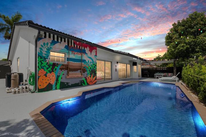 Flamingos Resort - Htd Pool 5 Bedrooms, Game Room, Baby Items , BBQ in Miami, FL