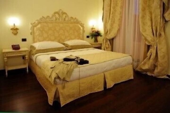 Room 12 of 61