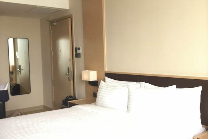 Room 9 of 32