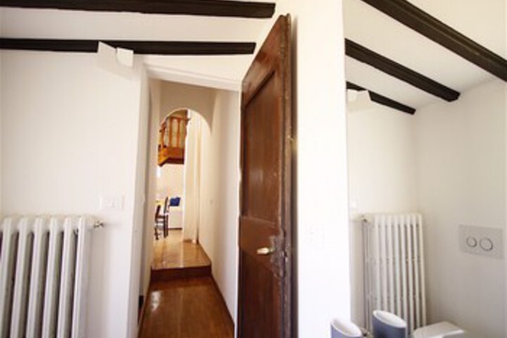 Room 4 of 28