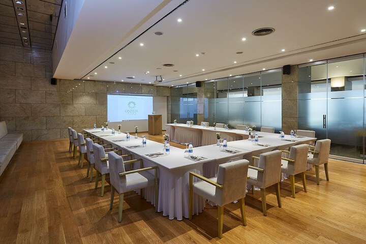 Meeting facility