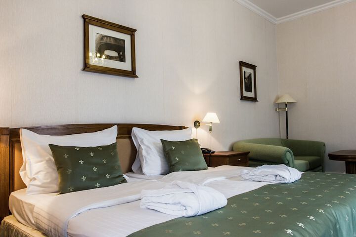 Room 4 of 90