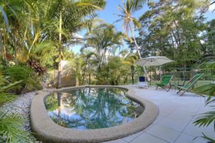 Pool 21 of 25