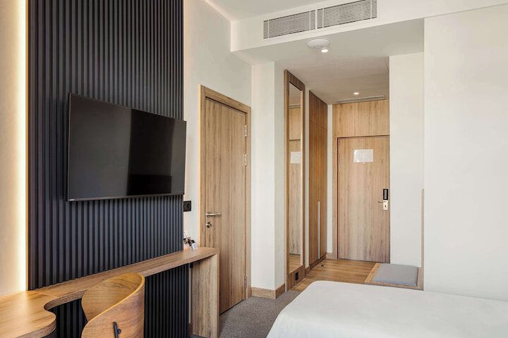Room 12 of 92