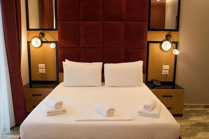 Room 12 of 48