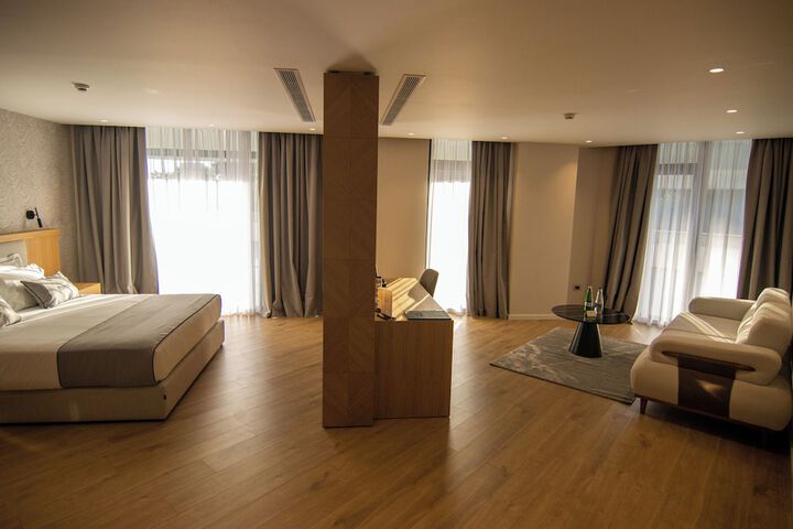 Room 19 of 136