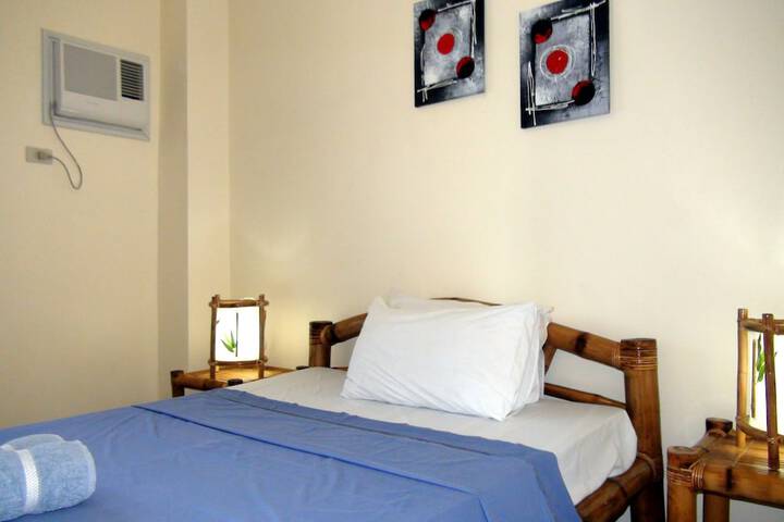 Room 13 of 76