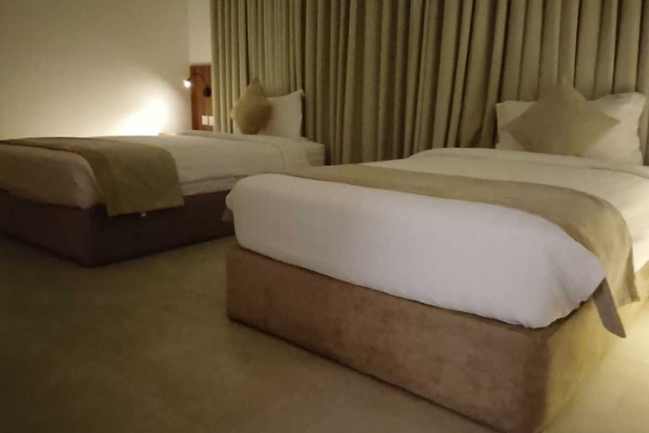 Room 6 of 14