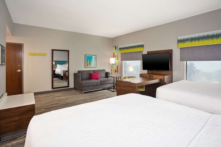 2 Queen Beds (1 of 12)