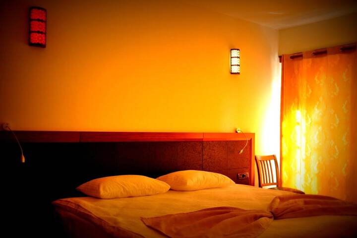 Room 13 of 33