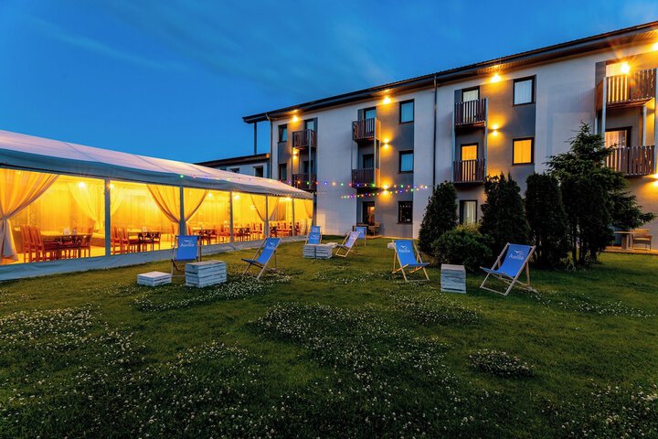 Hotel Exterior 48 of 61