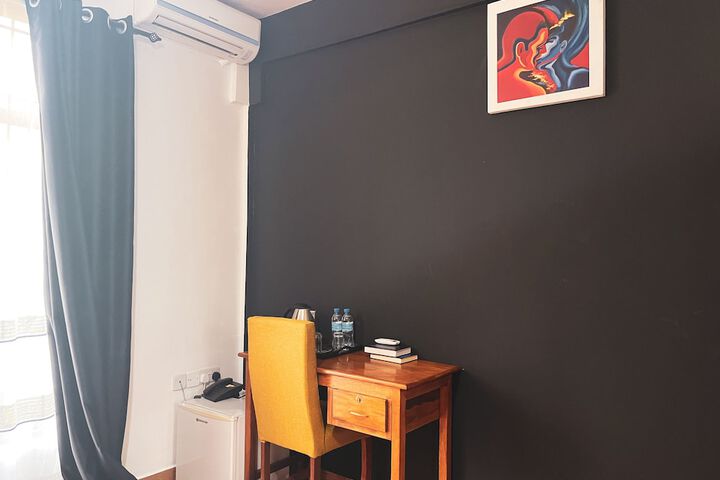 Room 6 of 84