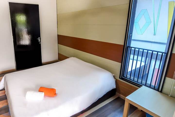 Room 8 of 18