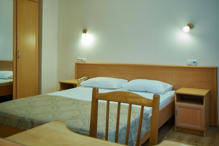 Room 42 of 115