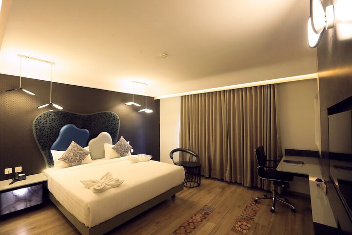Room 10 of 50