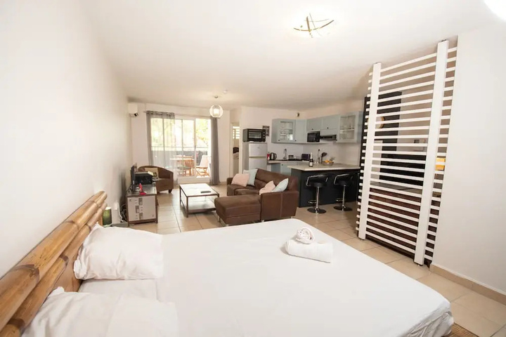 Room 4 of 16