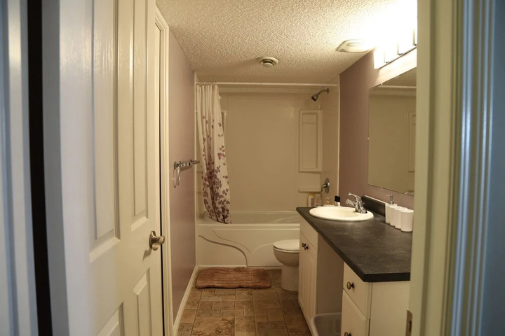 Room 5 of 9