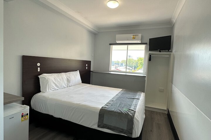 Room 2 of 19