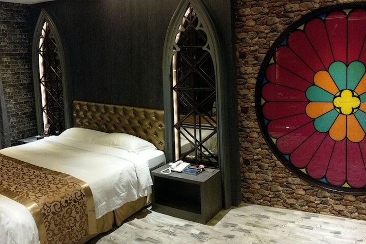 Room 4 of 55