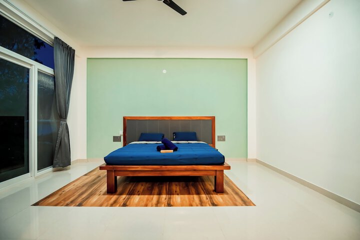 Room 13 of 20