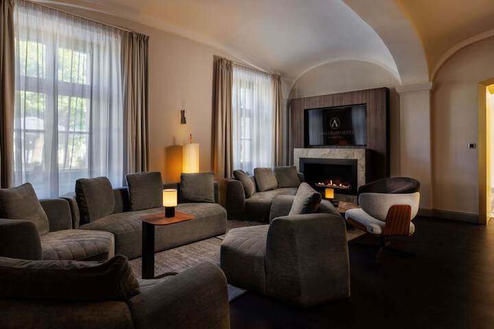Hotel Interior 6 of 93