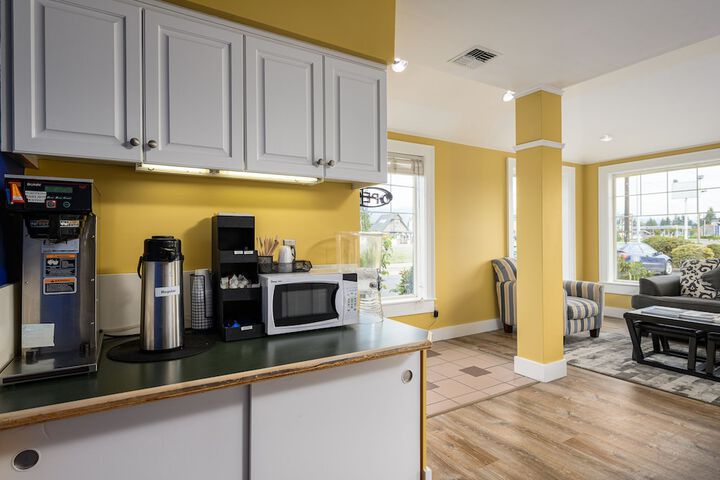 Breakfast/Coffee Service 31 of 36