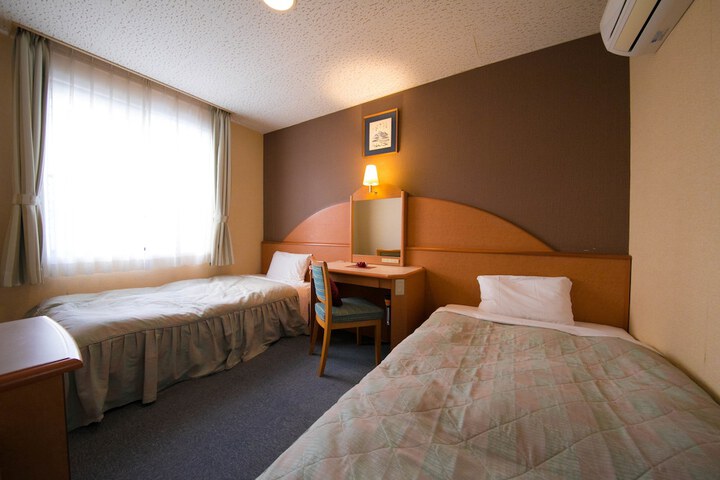 Room 7 of 107