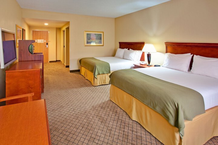 2 Queen Beds (4 of 6)