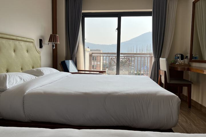 Room 42 of 100
