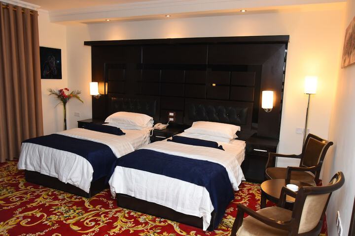 Room 5 of 99