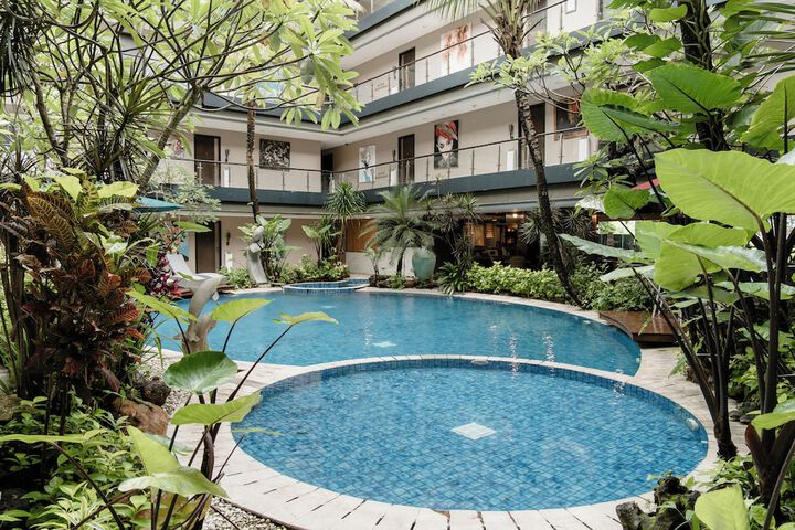 Pool Hotel
