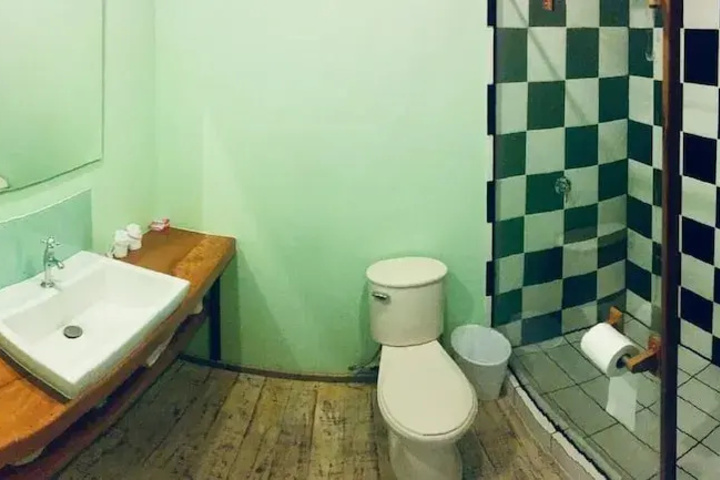 Room 6 of 9