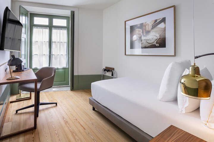 Room 8 of 49