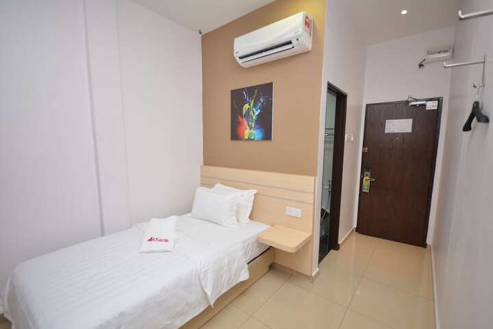 Room 18 of 48