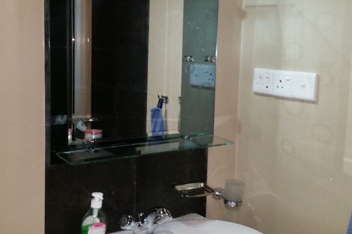 Room 9 of 37