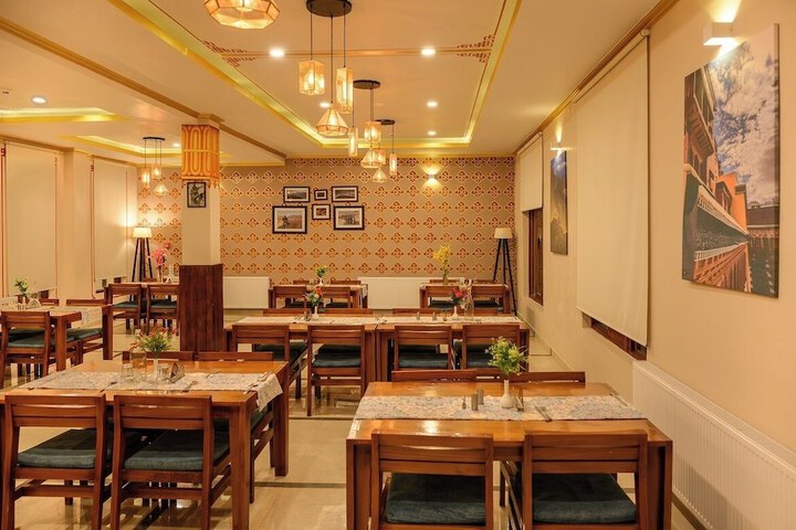Dining 7 of 8